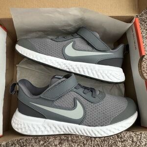 Nike 12C Kids Gray Tennis Shoes